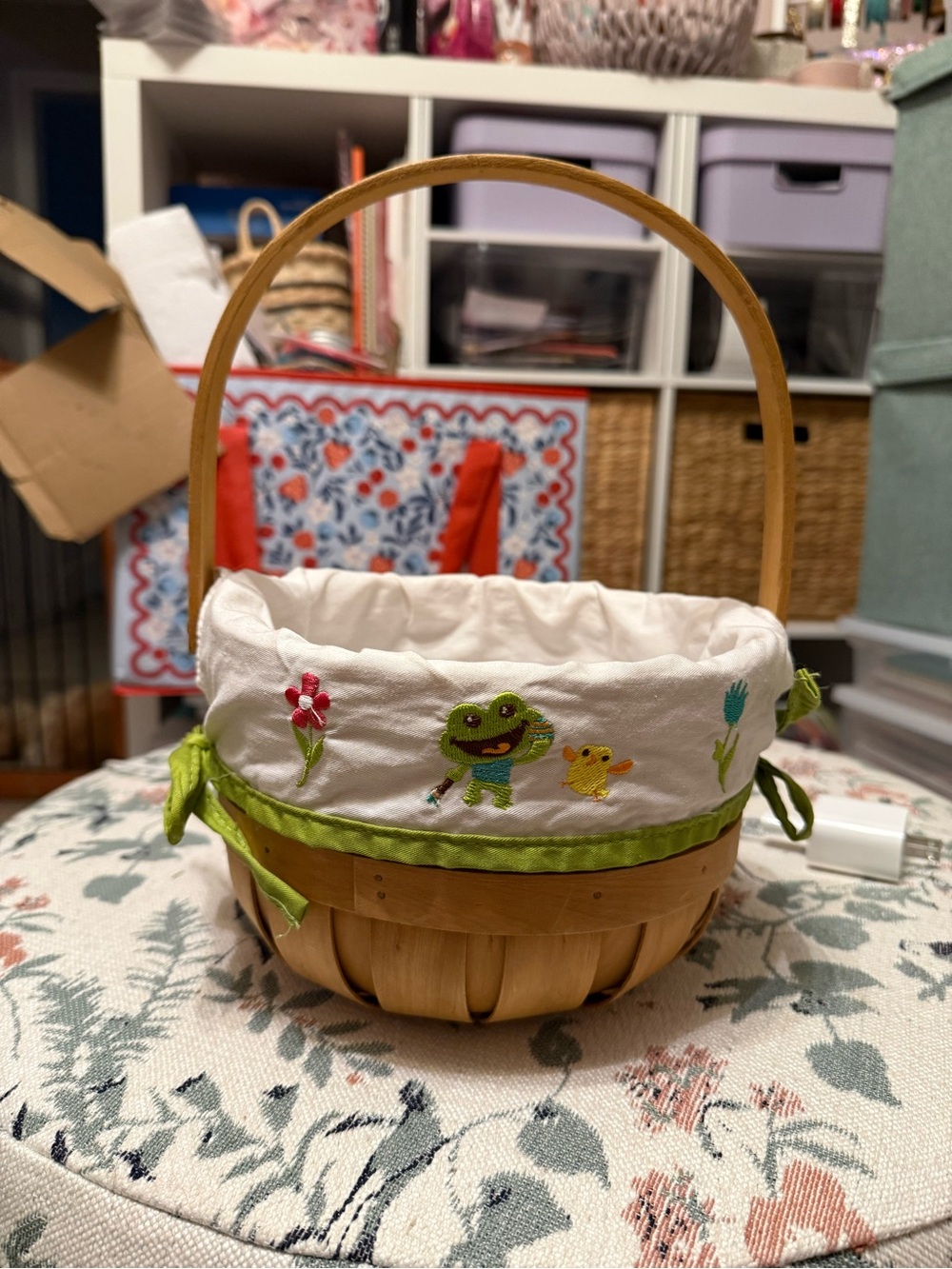 Kids Embroidered Frog & Duck Basket - White and Green